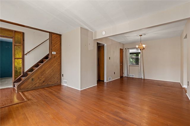 330 Klamath Dr, Robinson Twp, PA 15205