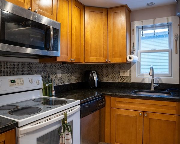 394 Essex St 3, Salem, MA 01970