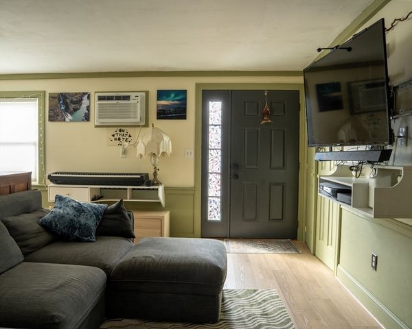 394 Essex St 3, Salem, MA 01970