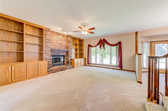 27 Ridge Mount Court, St Charles, MO 63303