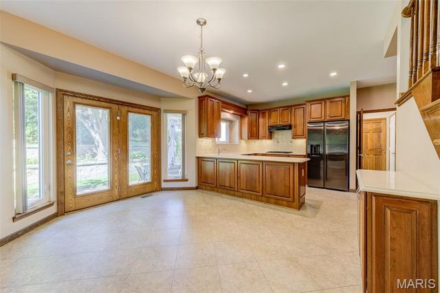 27 Ridge Mount Court, St Charles, MO 63303