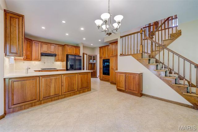 27 Ridge Mount Court, St Charles, MO 63303