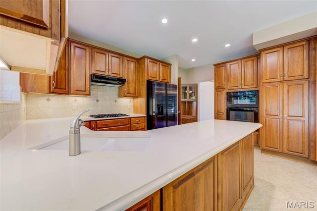 27 Ridge Mount Court, St Charles, MO 63303