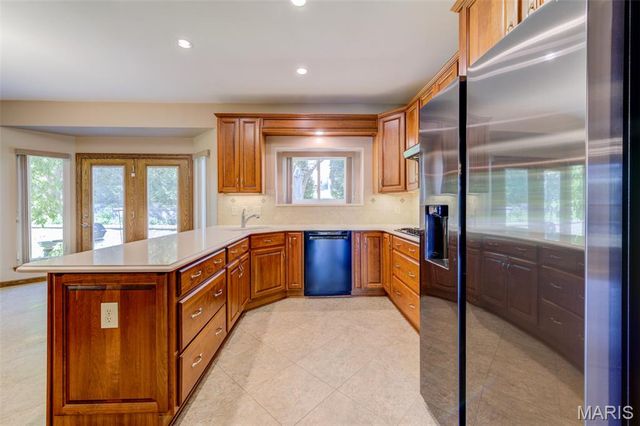 27 Ridge Mount Court, St Charles, MO 63303
