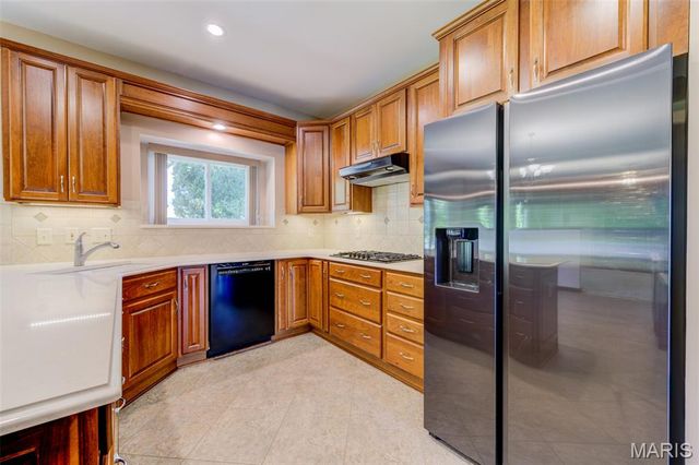27 Ridge Mount Court, St Charles, MO 63303