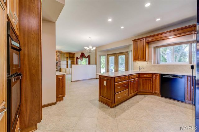 27 Ridge Mount Court, St Charles, MO 63303
