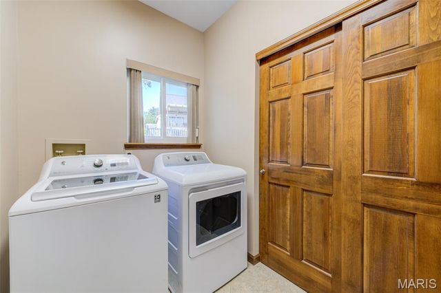 27 Ridge Mount Court, St Charles, MO 63303