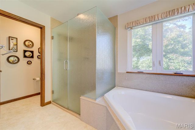 27 Ridge Mount Court, St Charles, MO 63303