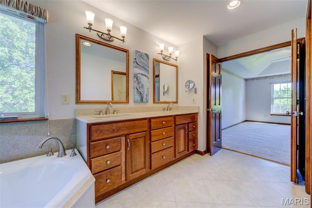 27 Ridge Mount Court, St Charles, MO 63303
