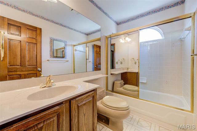 27 Ridge Mount Court, St Charles, MO 63303