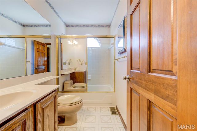 27 Ridge Mount Court, St Charles, MO 63303