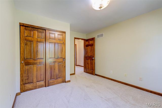 27 Ridge Mount Court, St Charles, MO 63303