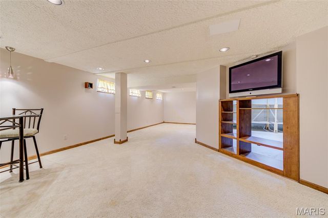 27 Ridge Mount Court, St Charles, MO 63303