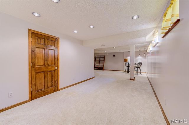 27 Ridge Mount Court, St Charles, MO 63303