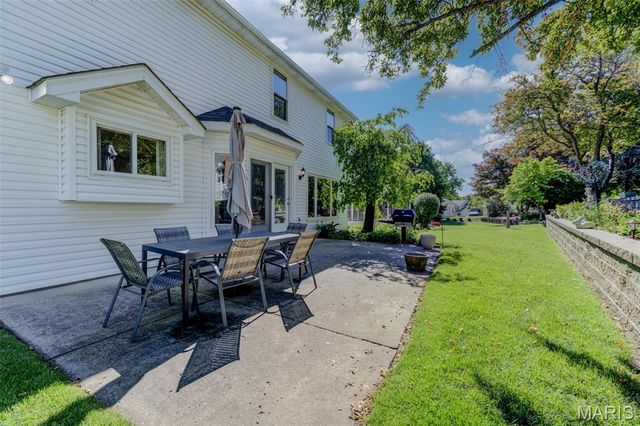27 Ridge Mount Court, St Charles, MO 63303