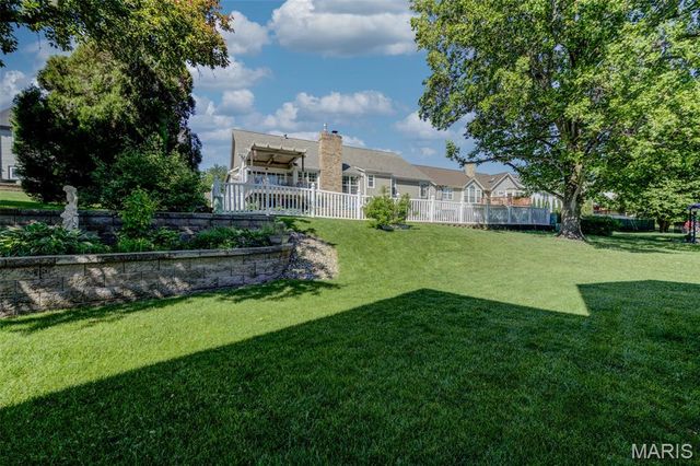 27 Ridge Mount Court, St Charles, MO 63303