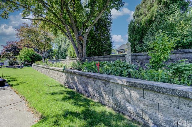 27 Ridge Mount Court, St Charles, MO 63303