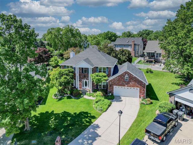 27 Ridge Mount Court, St Charles, MO 63303