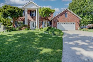 27 Ridge Mount Court, St Charles, MO 63303