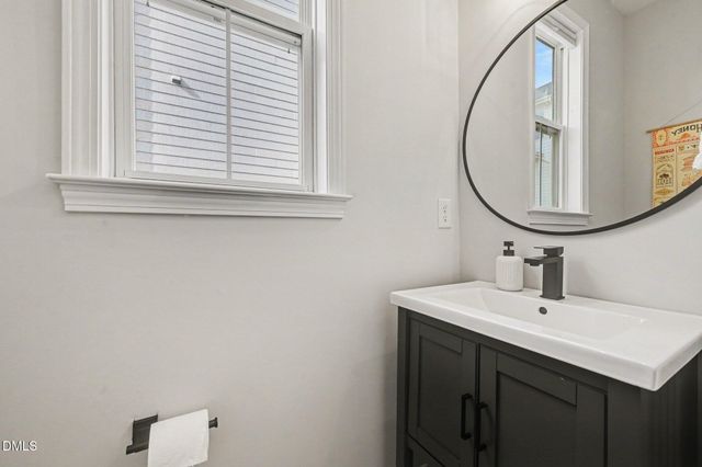 517 Village Loop Drive, Apex, NC 27502