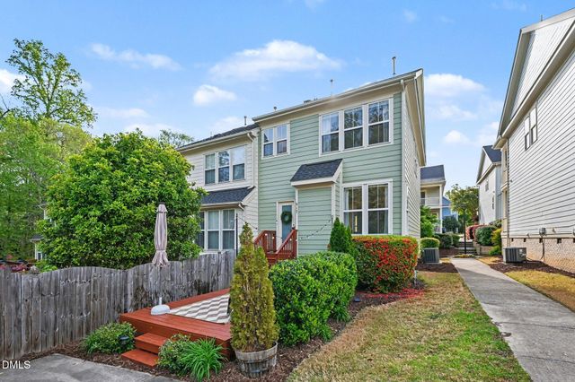 517 Village Loop Drive, Apex, NC 27502