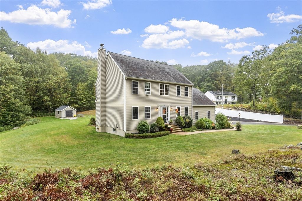 74 King Rd, Charlton, MA 01507