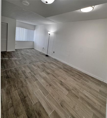 711 N Pine Island Rd 211, Plantation, FL 33324