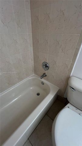 711 N Pine Island Rd 211, Plantation, FL 33324