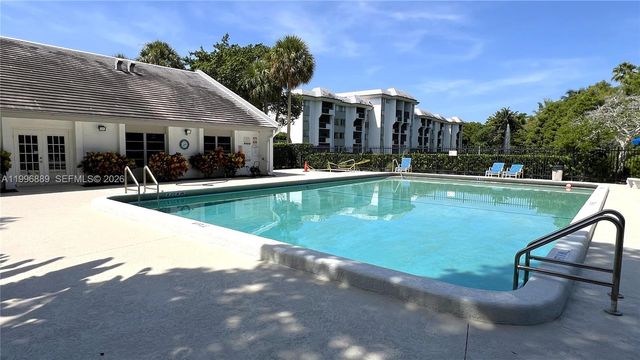 711 N Pine Island Rd 211, Plantation, FL 33324