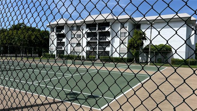 711 N Pine Island Rd 211, Plantation, FL 33324