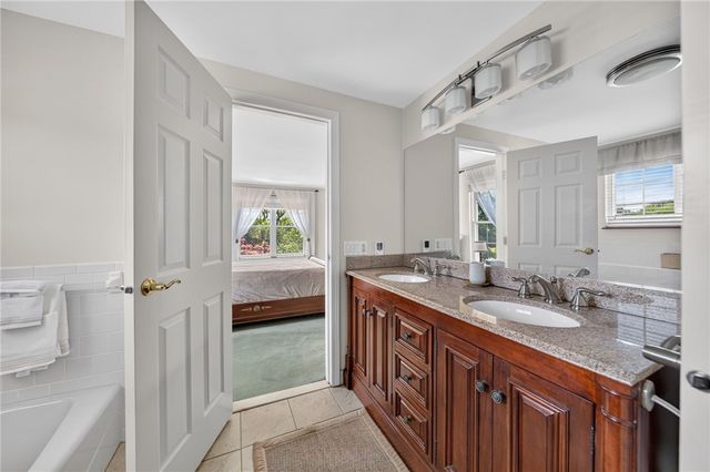 30 Nipmuc Trail A, North Providence, RI 02904