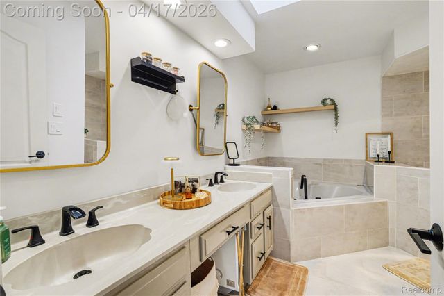 2228 Lost Creek Drive, Clayton Charter Township, MI 48433
