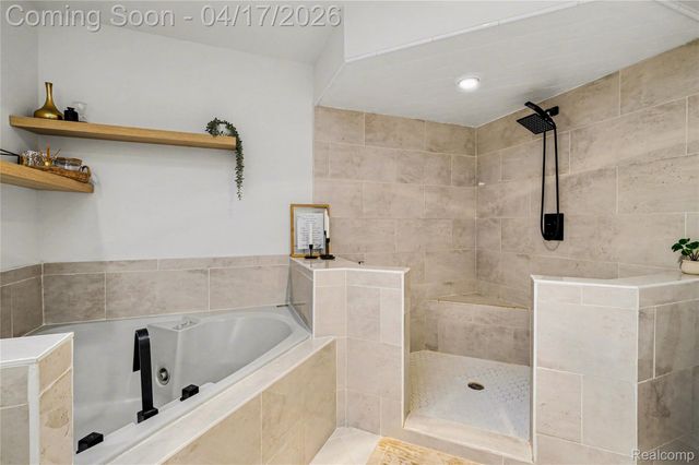 2228 Lost Creek Drive, Clayton Charter Township, MI 48433