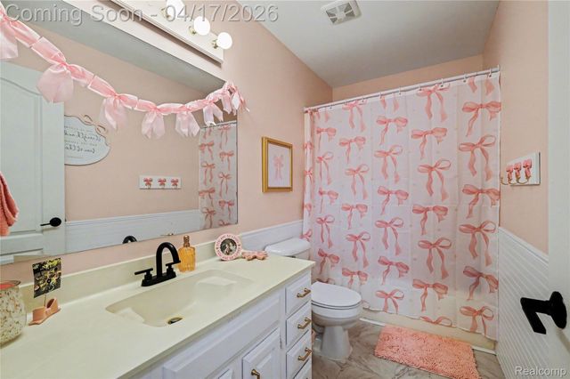 2228 Lost Creek Drive, Clayton Charter Township, MI 48433
