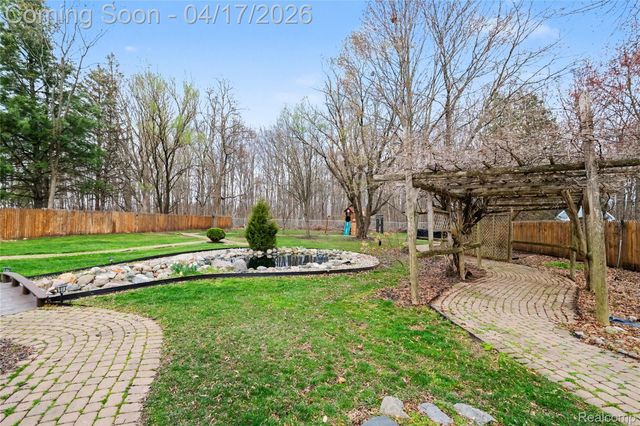2228 Lost Creek Drive, Clayton Charter Township, MI 48433