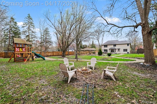 2228 Lost Creek Drive, Clayton Charter Township, MI 48433