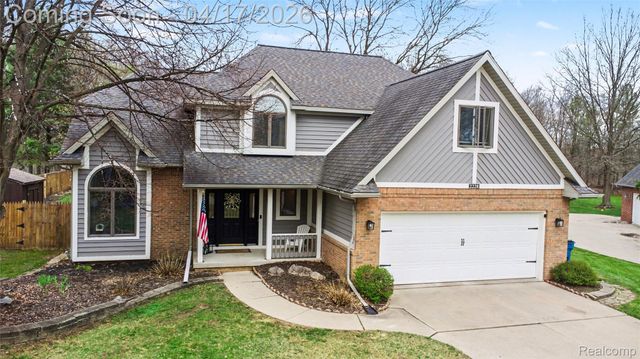 2228 Lost Creek Drive, Clayton Charter Township, MI 48433