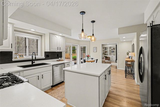 2228 Lost Creek Drive, Clayton Charter Township, MI 48433