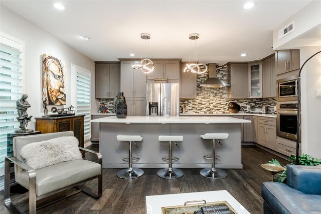 7818 Meadow Park Drive 216, Dallas, TX 75230
