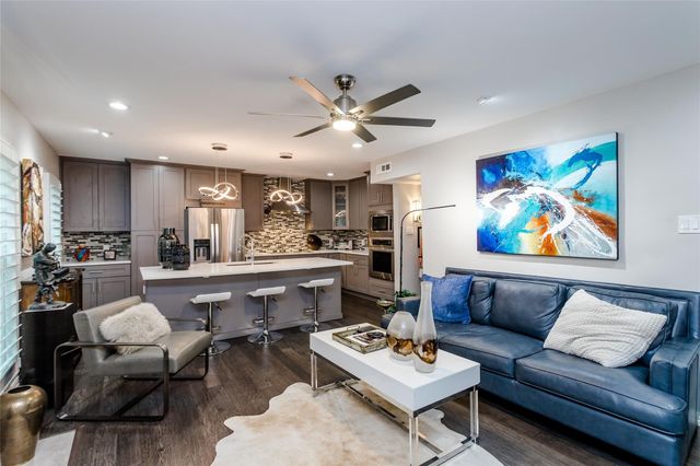 7818 Meadow Park Drive 216, Dallas, TX 75230