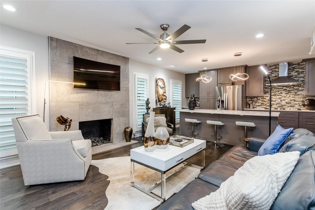 7818 Meadow Park Drive 216, Dallas, TX 75230