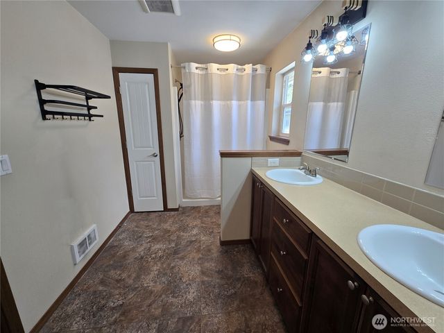 21 E Tall Timber Ln, Shelton, WA 98584