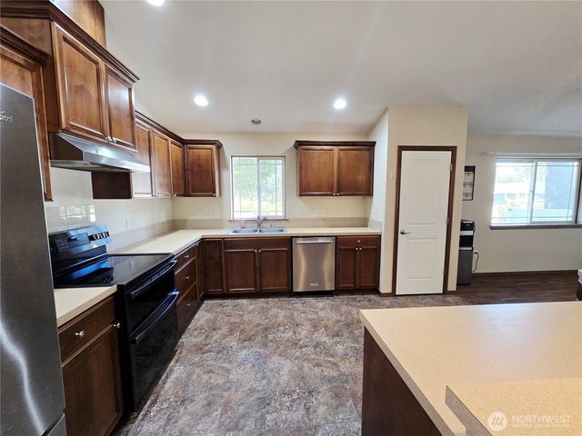 21 E Tall Timber Ln, Shelton, WA 98584