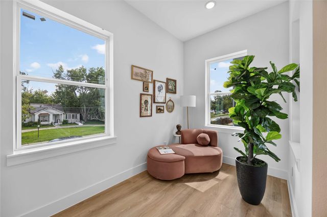 316 Walthall A, Houston, TX 77022