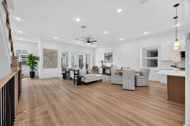 316 Walthall A, Houston, TX 77022
