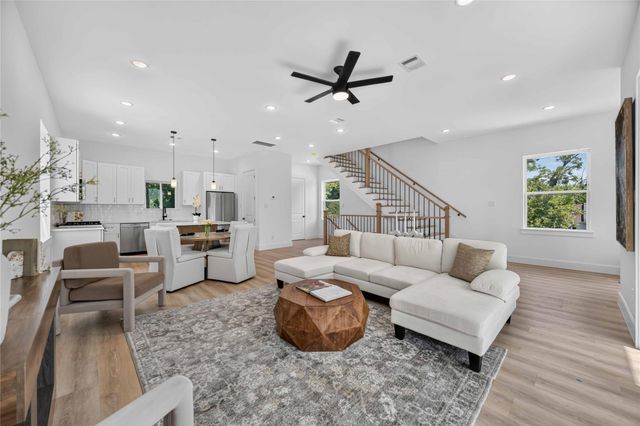 316 Walthall A, Houston, TX 77022