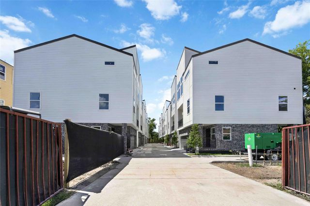 316 Walthall A, Houston, TX 77022