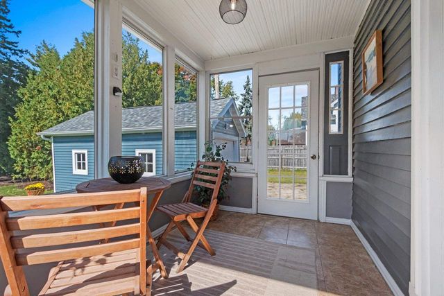 401 VAN STREET, Neenah, WI 54956