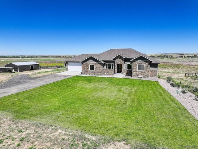 45425 Wolf Creek Dr, Bennett, CO 80102