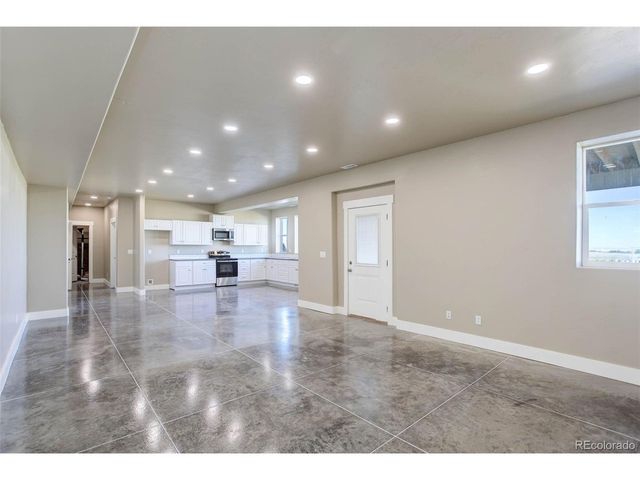 45425 Wolf Creek Dr, Bennett, CO 80102